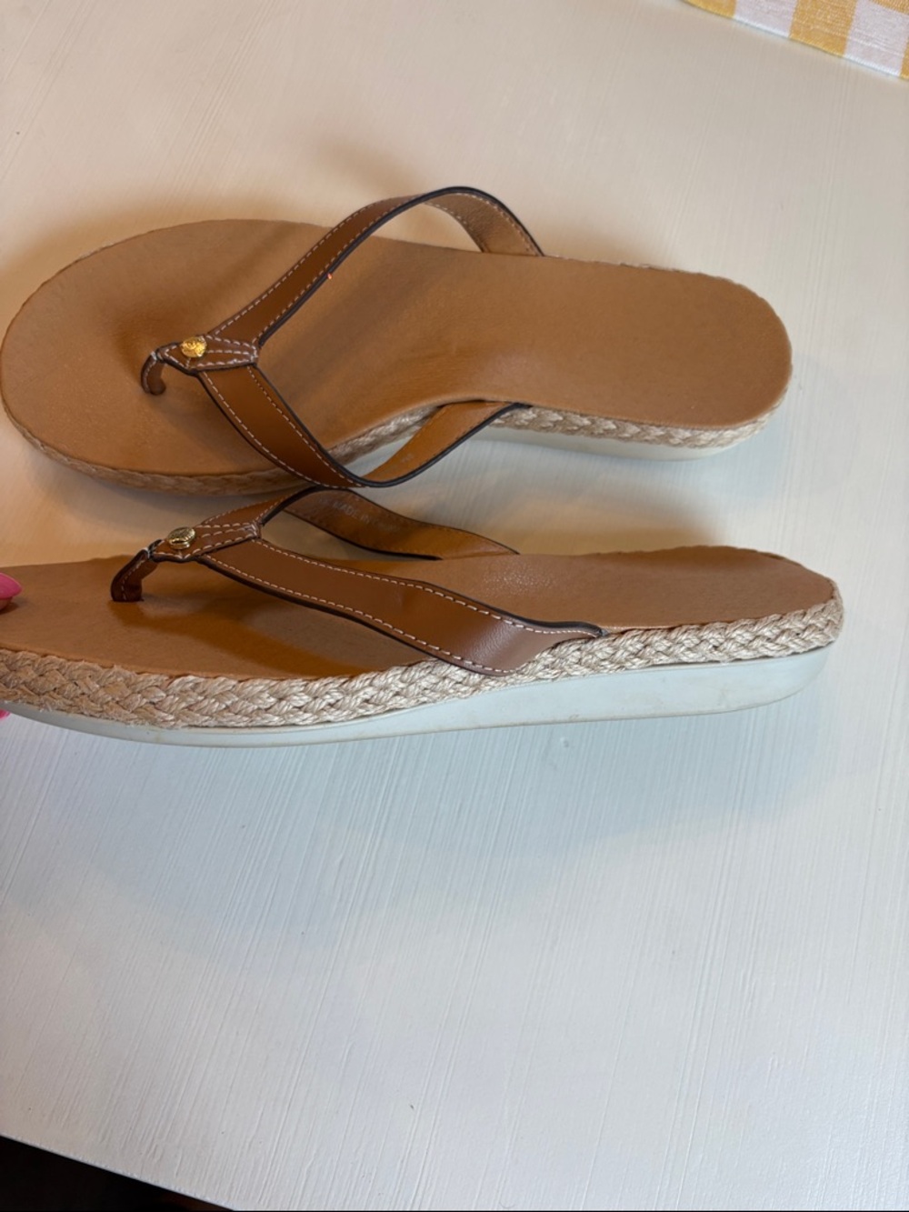 Tommy Bahama Thomas Brown Leather Thong Sandals - Picture 2 of 6